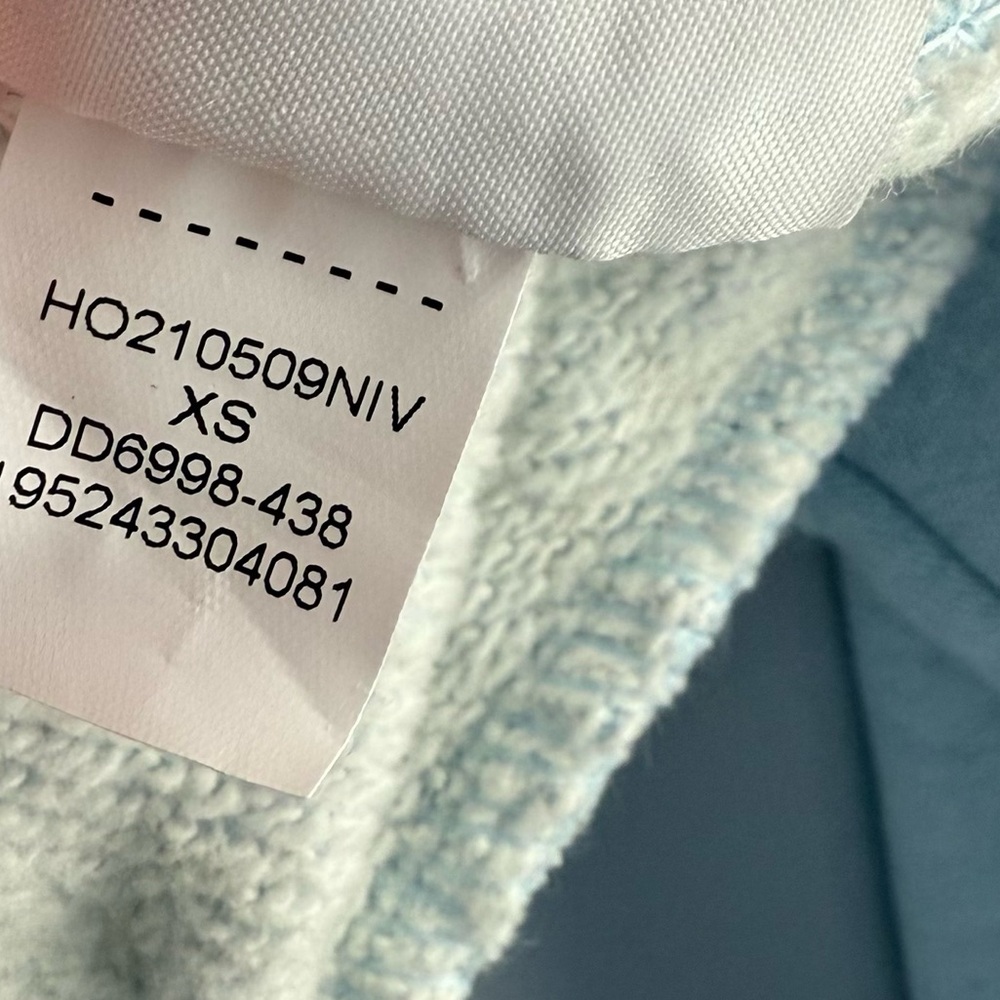 Jordan Essentials Fleece Hoodie in the Celestine Blue XS Cropped Boxy DD6998-438 - Picture 15 of 16